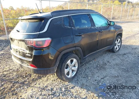2018 Jeep Compass Latitude 4X4 z USA, uszkodzony, nr VIN 3C4NJDBB2JT174990
